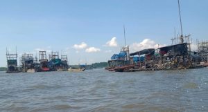 Nelayan Menjerit, Para Penambang Kepung Perairan Laut Dante