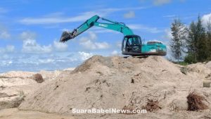 Bibir Pantai Tanjung Gunung Diserbu Para Penambang, Satu Unit PC Dipekerjakan