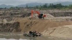 HP di Bebbek, Dikuasai Para Penambang Bersenjatakan Alat Berat (PC)