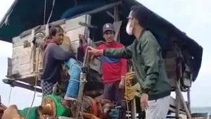 Mananti Sikap APH, Puluhan Nelayan Datangi Para Penambang Liar