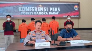 Konferensi Pers Polres Bangka Barat, Amankan 5 Orang Pelaku Operasi Peti Menumbing 2022