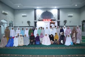 Safari Ramadhan Perdana, Walikota Pangkalpinang Serahkan Bantuan Bagi Dhuafa dan Tabungan Marbot