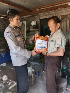 Bantu Ringankan Beban Warga di Bulan Ramadhan, Polres Bangka Barat Bagikan Sembako