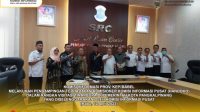Ketua TP PKK Pangkalpinang, Serahkan Bantuan Cadangan Pangan Kepada Warga