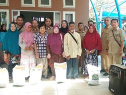 Ketua TP PKK Kota Pangkalpinang Serahkan Bantuan cadangan Pangan Bagi Masyarakat
