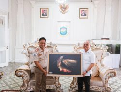 Bersama BPJS Ketenagakerjaan Serahkan Santunan JKM Kepada Salah Satu Honorer Yang Meninggal Dunia, Molen : Kedepan Semua RT Dan RW Juga Akan Mendapat JKM