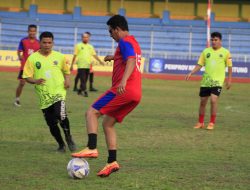 Tingkatkan Sinergitas Antar Lembaga, Lapas Pangkalpinang Jamu dan Gelar Pertandingan Bersama Team Sepakbola PN