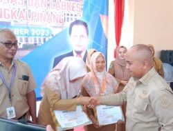 Dipenghujung Masa Jabatan, Walikota Serahkan SK PPK Blud Kepada Puskesmas se-Kota Pangkalpinang