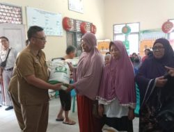 Pemkot Pangkalpinang Salurkan Beras Cadangan Pangan Tahap II di Kelurahan Taman Bunga