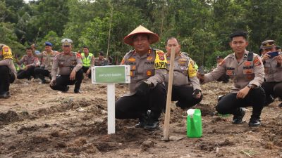 Polres Bangka Tanam 2000 Pohon Kayu Putih di Air Bakung