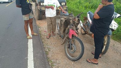 Polsek Kelapa Bantu Evakuasi Lala Lantas Di Desa Air Bulin Kecamatan Kelapa