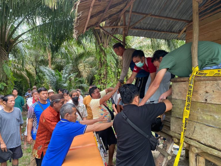 Polsek Kelapa Evakuasi Penemuan Mayat Jenis Kelamin Laki-Laki Di Desa Kacung Kec.Kelapa Kab.Bangka Barat