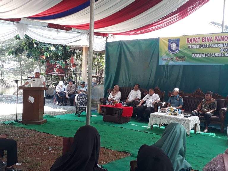 Bupati Bangka Barat Menghadiri Rapat Bina Pamong/Bangka Barat Betason Di Pantai Pinus Dusun Tanjung Niur Kec.Tempilang