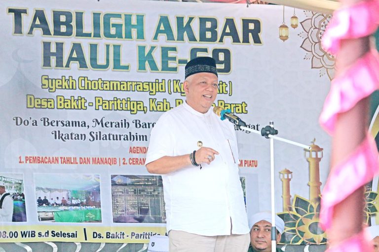 Bupati Bangka Barat H.Sukirman.S.H Peringati Haul Ke-69 Kyai Haji Chotamarrasyid Bersama Masyarakat Desa Bakit