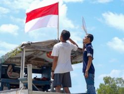 Sambut HUT RI Ke 79, PT Timah Bagikan 480 Bendera Merah Putih Kepada Warga