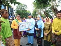 Hari Jadi Pangkalpinang ke-267, Pj Walikota Beri Penghargaan dan Bantuan Sosial