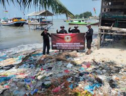 Peringati HUT LIN Ke 7 Dan Hari Pahlawan, DPD -08 LIN Babel Gelar Aksi Bersih Pantai