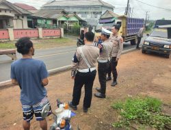 Waspada !! Tumpahan CPO Sepanjang Jalan Raya Petaling – Pangkalpinang Sebabkan Rawan Kecelakaan