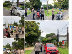 Polres Bangka Barat Turut Berbagi Takjil Ke Warga Dan Pengguna Jalan
