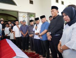 Penghormatan Terakhir DPRD Babel Untuk Almarhum Tarmizi