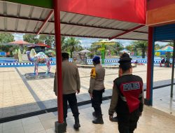 Kapolres Bangka Tengah Sapa Pengunjung Pantai Terentang, Imbau Keselamatan Berlalu Lintas Pasca Lebaran