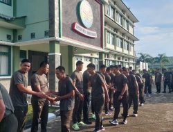 Danrem 045/Gaya Pimpin Apel Pengecekan Anggota Pasca Libur Lebaran Dilanjutkan Halal Bihalal
