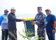Jaga Keasrian Kawasan Wisata Pantai Batu Tunggal, PT Timah Serahkan Bantuan Alat Kebersihan