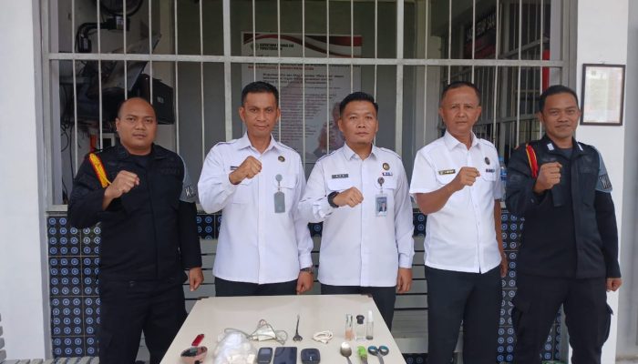 Penggeledahan Rutin Kamar Hunian Lapas Narkotika Kelas II A Pangkalpinang, Sejumlah Barang Terlarang Diamankan