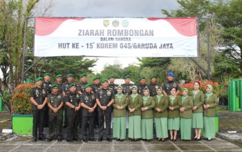 Danrem Pimpin Ziarah Rombongan Dalam Rangka HUT Ke 15 Korem 045/Gaya