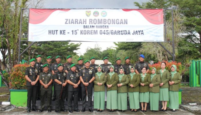 Danrem Pimpin Ziarah Rombongan Dalam Rangka HUT Ke 15 Korem 045/Gaya