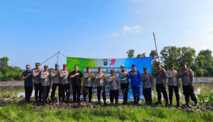 Peringati HUT Ke 79 Bhayangkara, Polresta Pangkalpinang Ikut Tanam 200 Bibit Pohon Serentak 