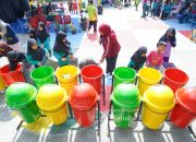 Dukung Pendidikan Berwawasan Lingkungan, PT Timah Berikan Lima set Tempat Sampah Terpilah dan Bibit Hidroponik kepada SDN 1 Pemali