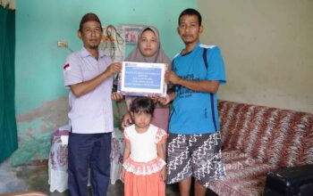 Kepedulian PT Timah, Salurkan Bantuan untuk Anak Penderita Hirschsprung di Sungailiat