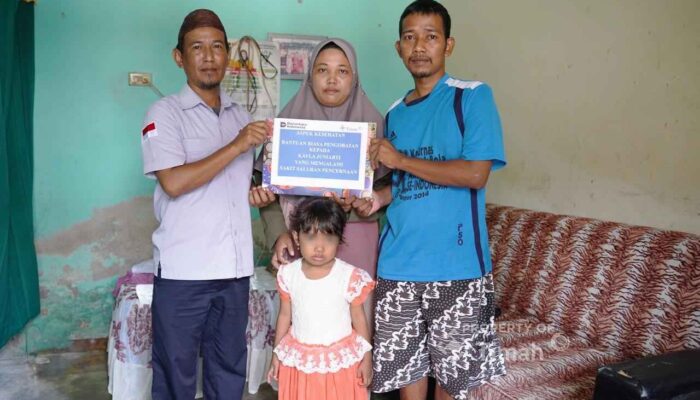 Kepedulian PT Timah, Salurkan Bantuan untuk Anak Penderita Hirschsprung di Sungailiat