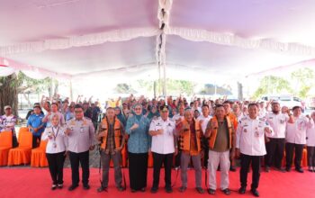 Hidayat Arsani Buka Sosialisasi KIE di Pantai Pasir Padi, Dorong Kesiapsiagaan Hadapi Bencana