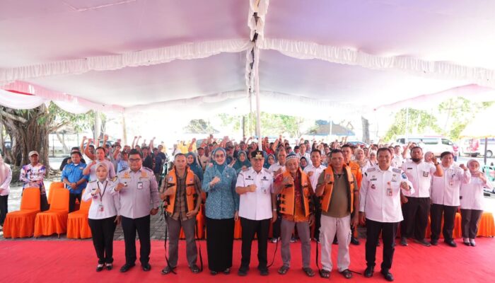 Hidayat Arsani Buka Sosialisasi KIE di Pantai Pasir Padi, Dorong Kesiapsiagaan Hadapi Bencana