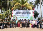 Komitmen Lingkungan Berkelanjutan, PT TIMAH Tanam Cemara dan Ketapang di Pantai Asmara Dewi Karimun