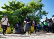Komitmen PT TIMAH Jaga Lingkungan, Aksi Bersih Pantai di Bangka Tingkatkan Kesadaran Masyarakat