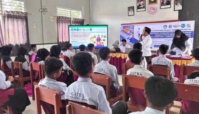 UBB Gelar Sosialisasi Literasi Digital dan Kesadaran Hukum bagi Generasi Z di SMP Negeri 3 Gantung Belitung Timur