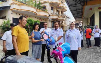Wali Kota Pangkalpinang Serahkan Dua Sepeda Motor kepada Pemenang Gebyar Pajak 2026